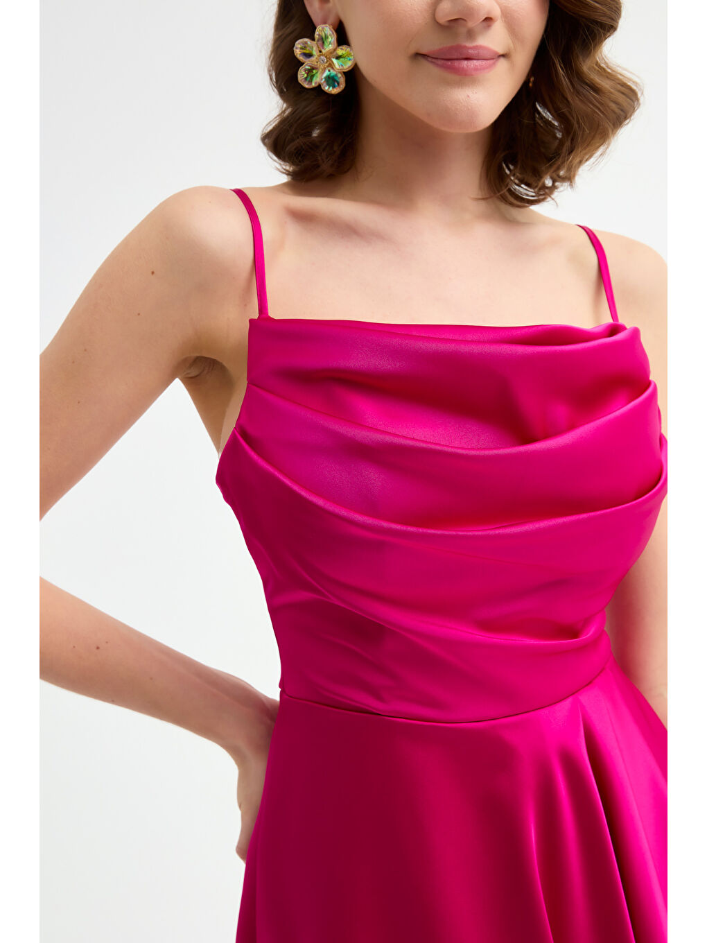 Kadın Fuşya Volanlı Yırtmaçlı Kısa Saten Abiye & Mezuniyet Elbisesi-3