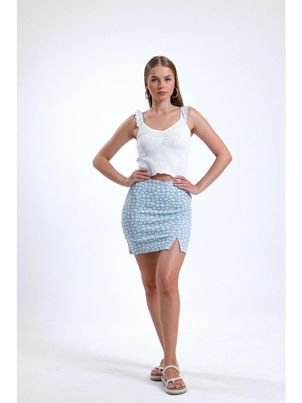 Mavi Yırtmaç Detaylı Çiçek Desenli Elastanlı Mini Boy Etek 1064486