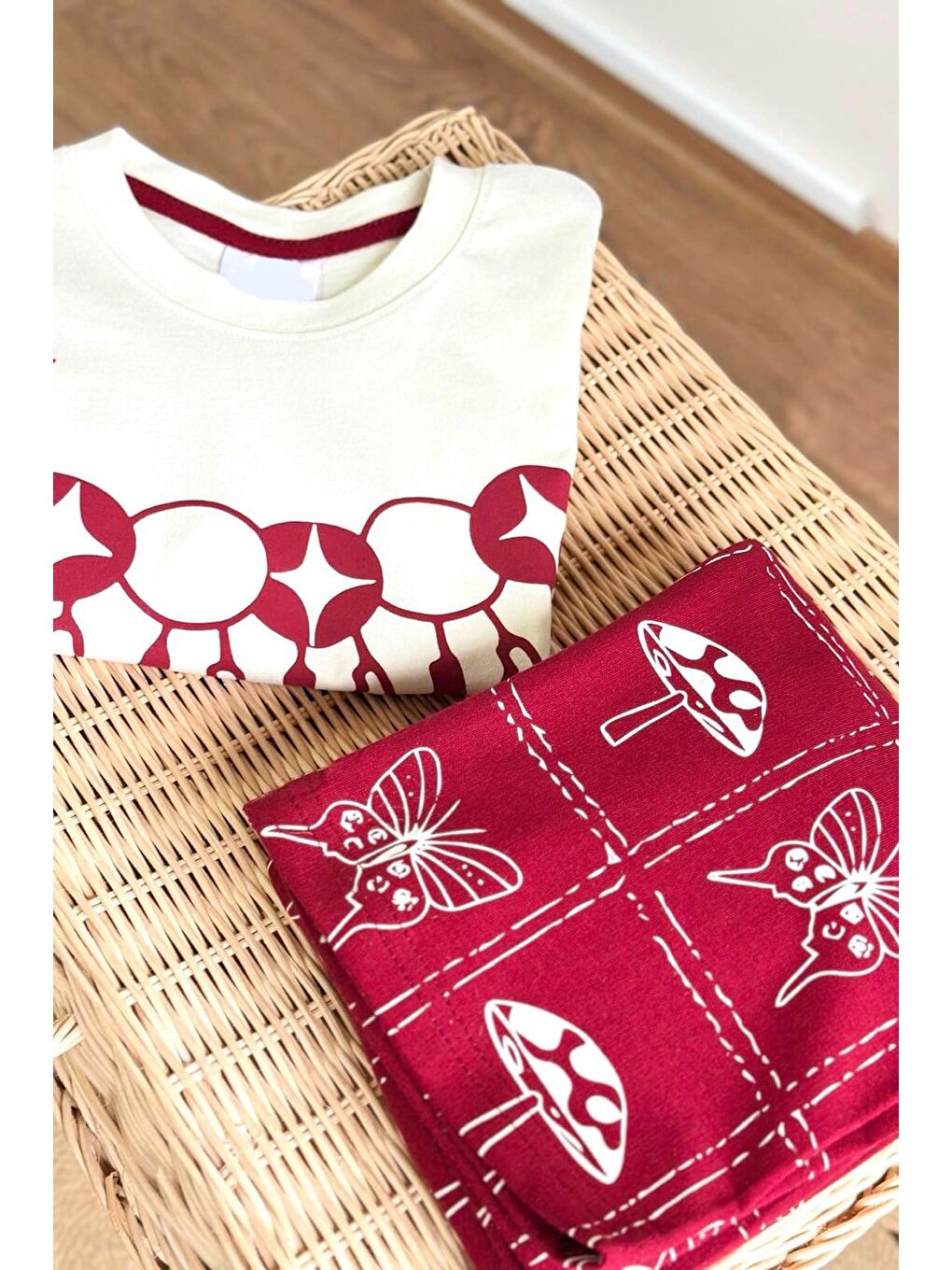 Kız Çocuk Pamuklu Tırtıl Baskılı T-Shirt Ve Bordo Baskılı Eşofman Alt Üst Takım-4