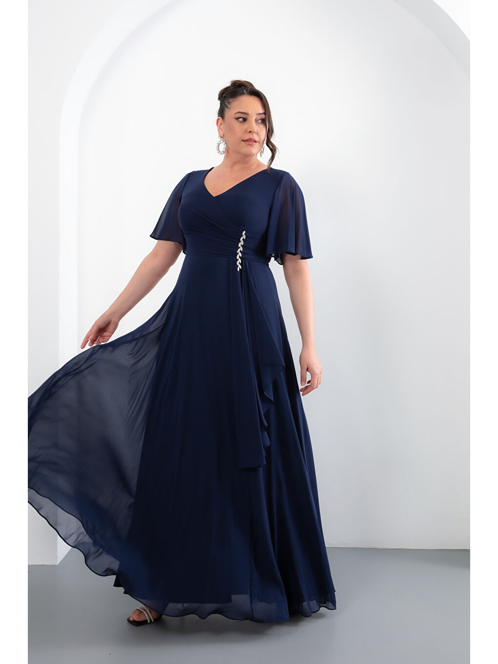 Kadın Lacivert V Yaka Taşlı Büyük Beden Uzun Şifon Abiye Elbise