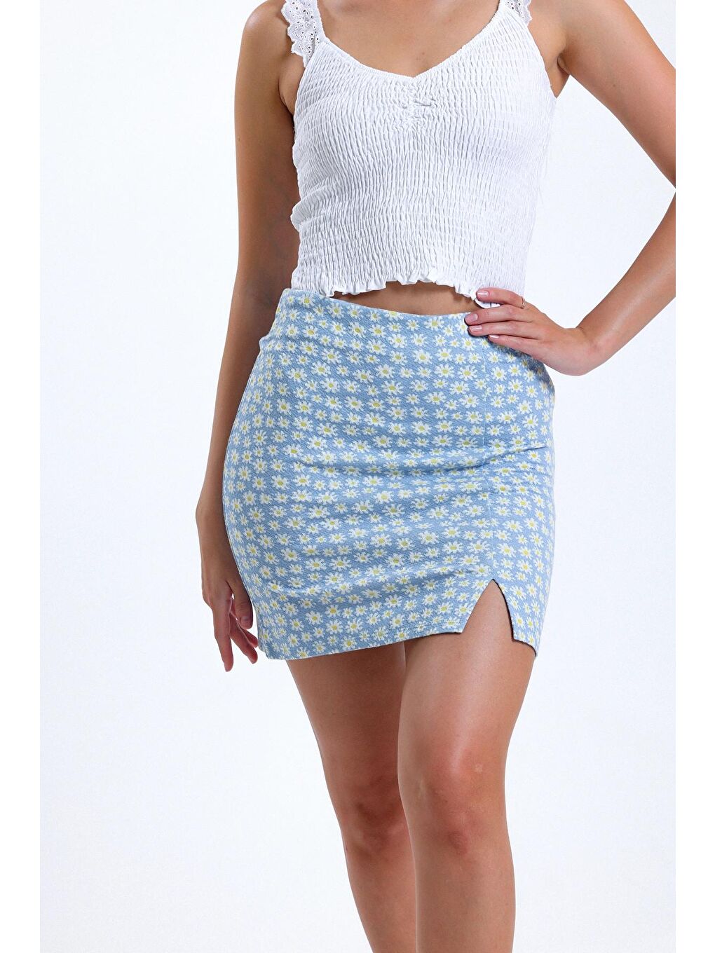 Mavi Yırtmaç Detaylı Çiçek Desenli Elastanlı Mini Boy Etek 1064486-2