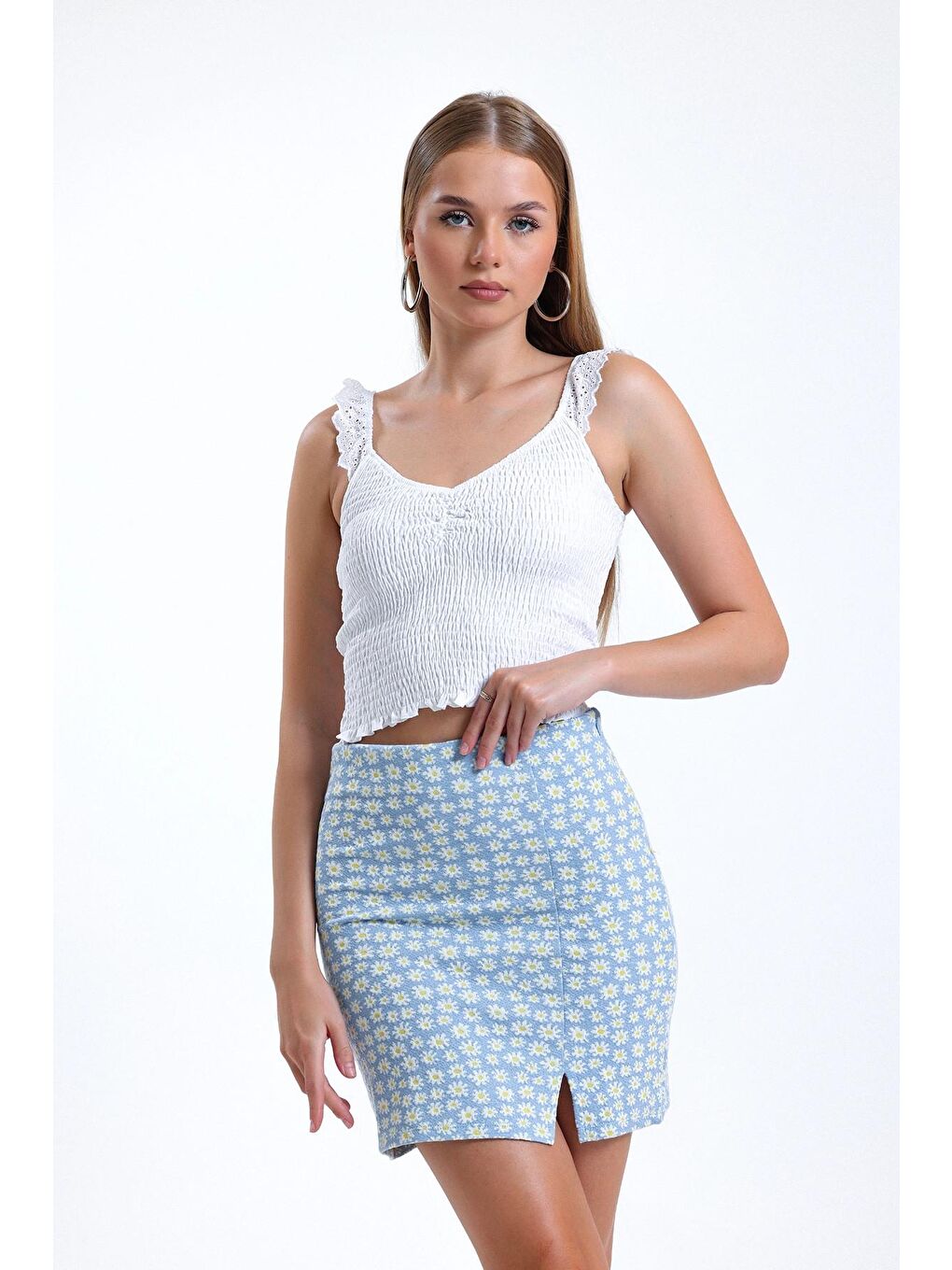 Mavi Yırtmaç Detaylı Çiçek Desenli Elastanlı Mini Boy Etek 1064486-3