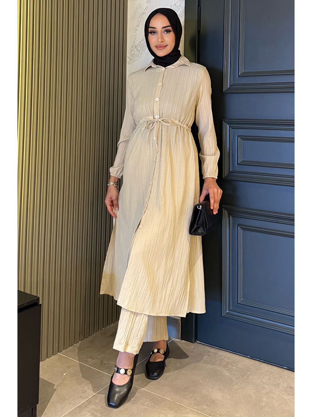 Bej Kendinden Desenli Bel Bağlama Detaylı Tesettür Tunik Pantolon İkili Takım-1