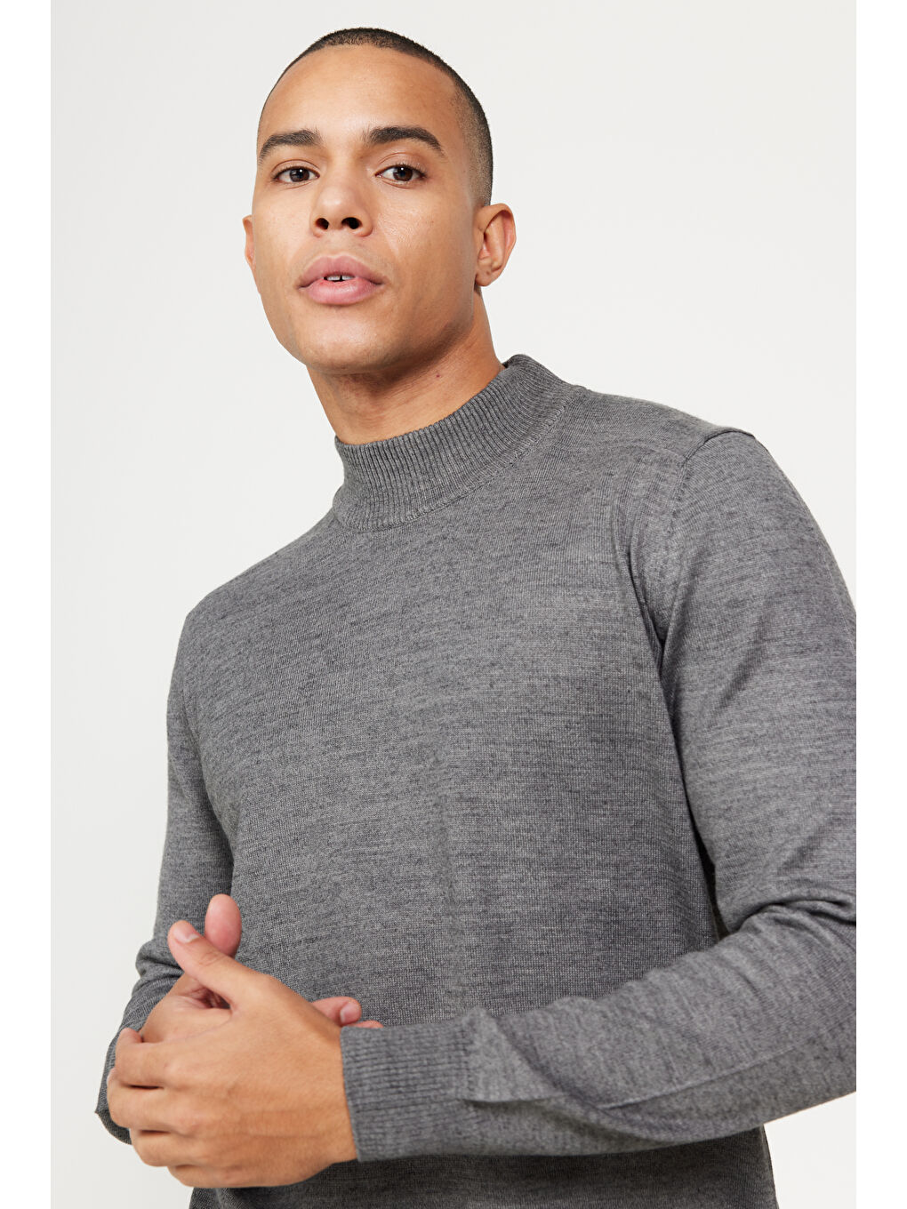 Erkek Gri Melanj Standart Fit Normal Kesim Yarım Balıkçı Yaka Triko Kazak-3