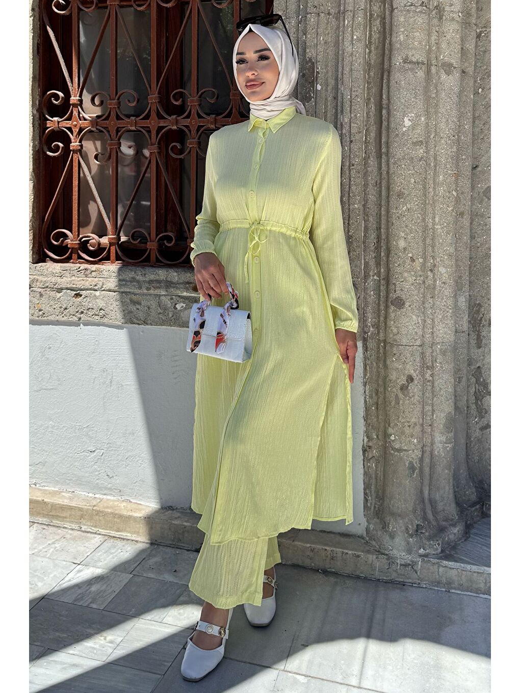 Sarı Kendinden Desenli Bel Bağlama Detaylı Tesettür Tunik Pantolon İkili Takım-2