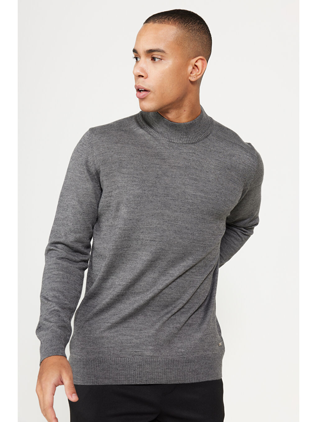 Erkek Gri Melanj Standart Fit Normal Kesim Yarım Balıkçı Yaka Triko Kazak-4