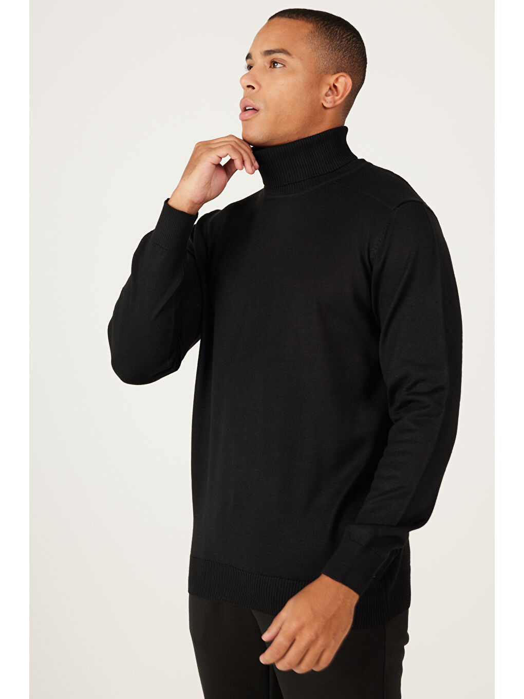 Erkek Siyah Standart Fit Normal Kesim Tam Balıkçı Yaka Triko Kazak-2