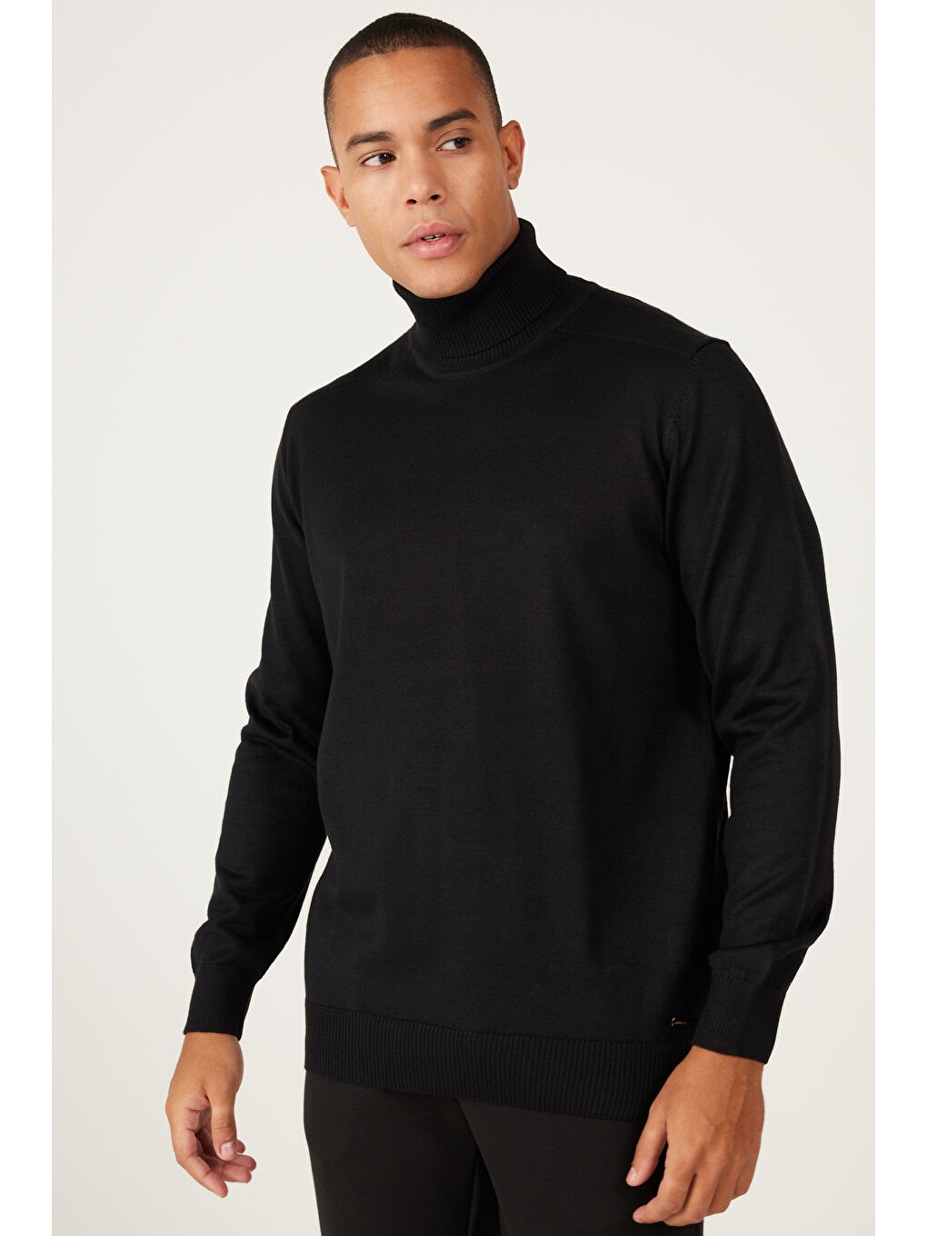 Erkek Siyah Standart Fit Normal Kesim Tam Balıkçı Yaka Triko Kazak-3