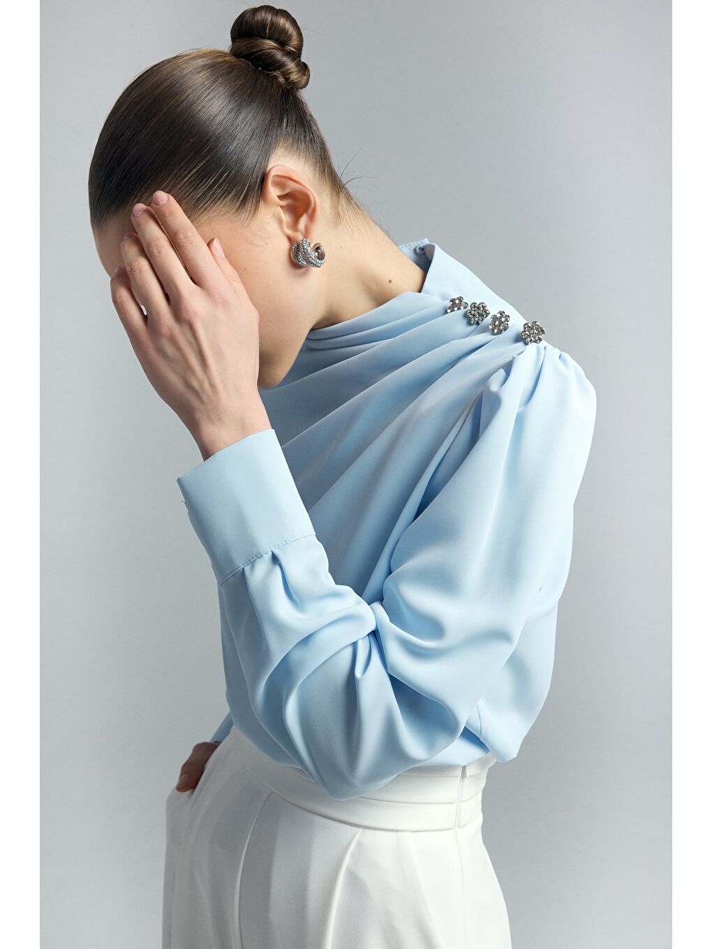 Düğmeleri Taş Detaylı Bluz - Mavi-3