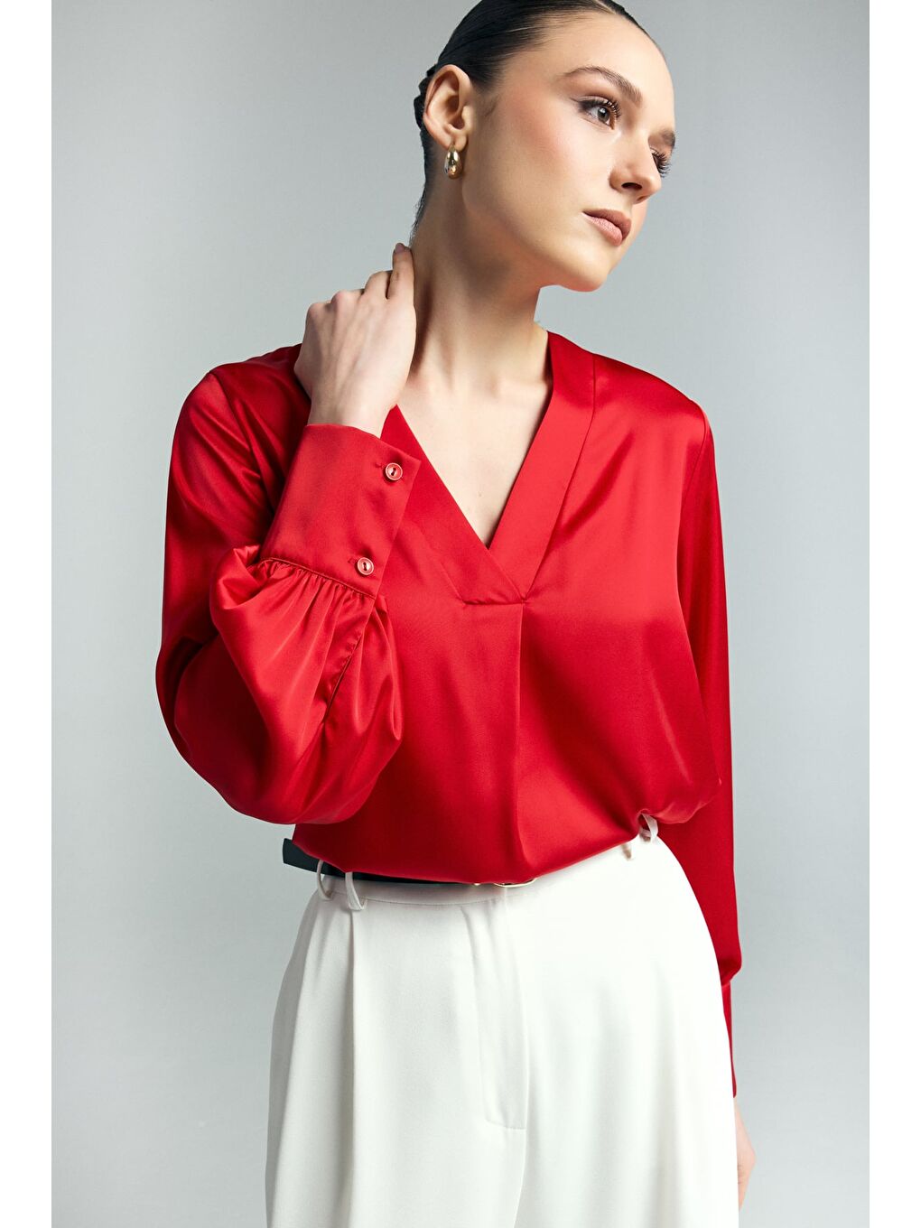V Yaka Saten Bluz - Kırmızı