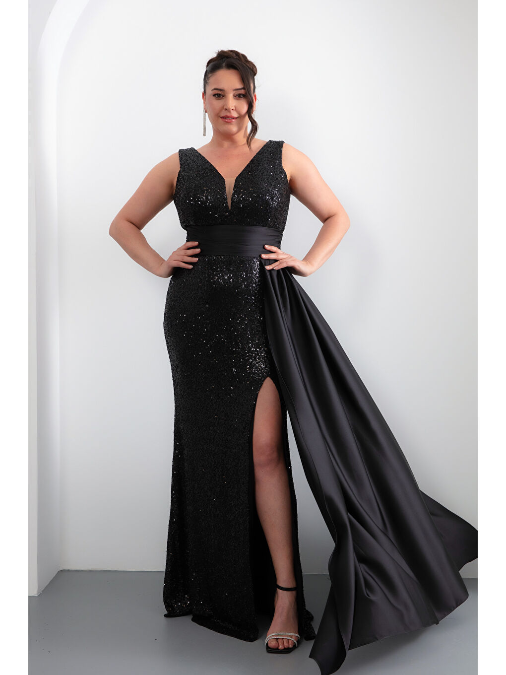 Kadın Siyah Bel Drapeli Pul Payet Uzun Büyük Beden Abiye Elbise