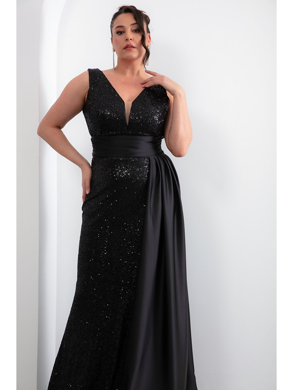 Kadın Siyah Bel Drapeli Pul Payet Uzun Büyük Beden Abiye Elbise-2