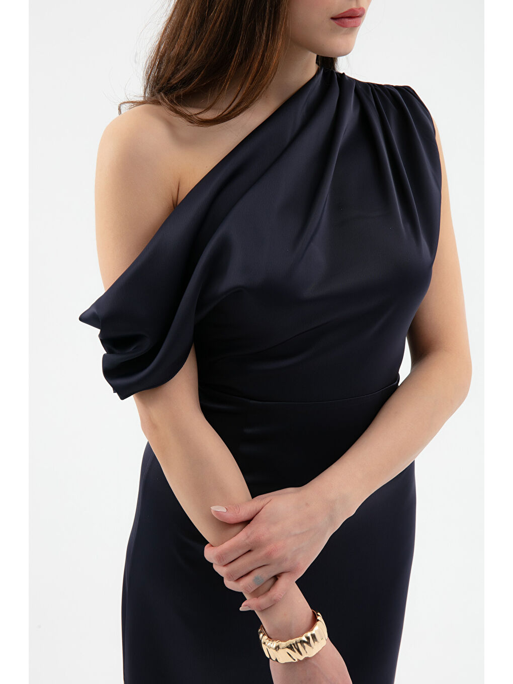 Kadın Lacivert Degaje Yaka Yırtmaçlı Saten Midi Elbise-3