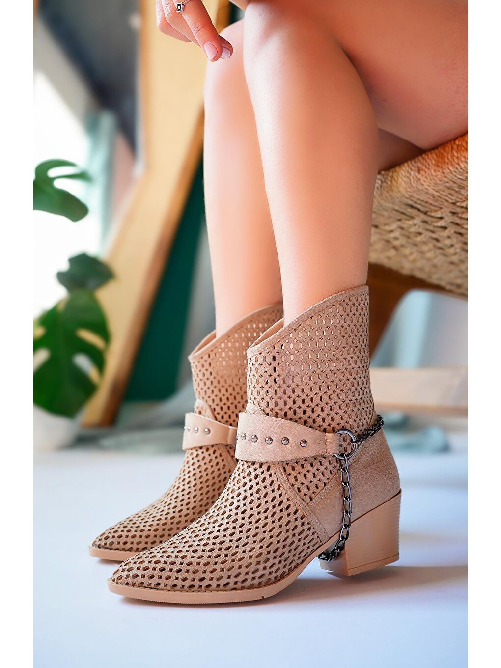 Bej BURNİNG Kadın Lazer Kesim Zincir Detaylı Delikli Kovboy Yazlık Topuklu Festival Bot