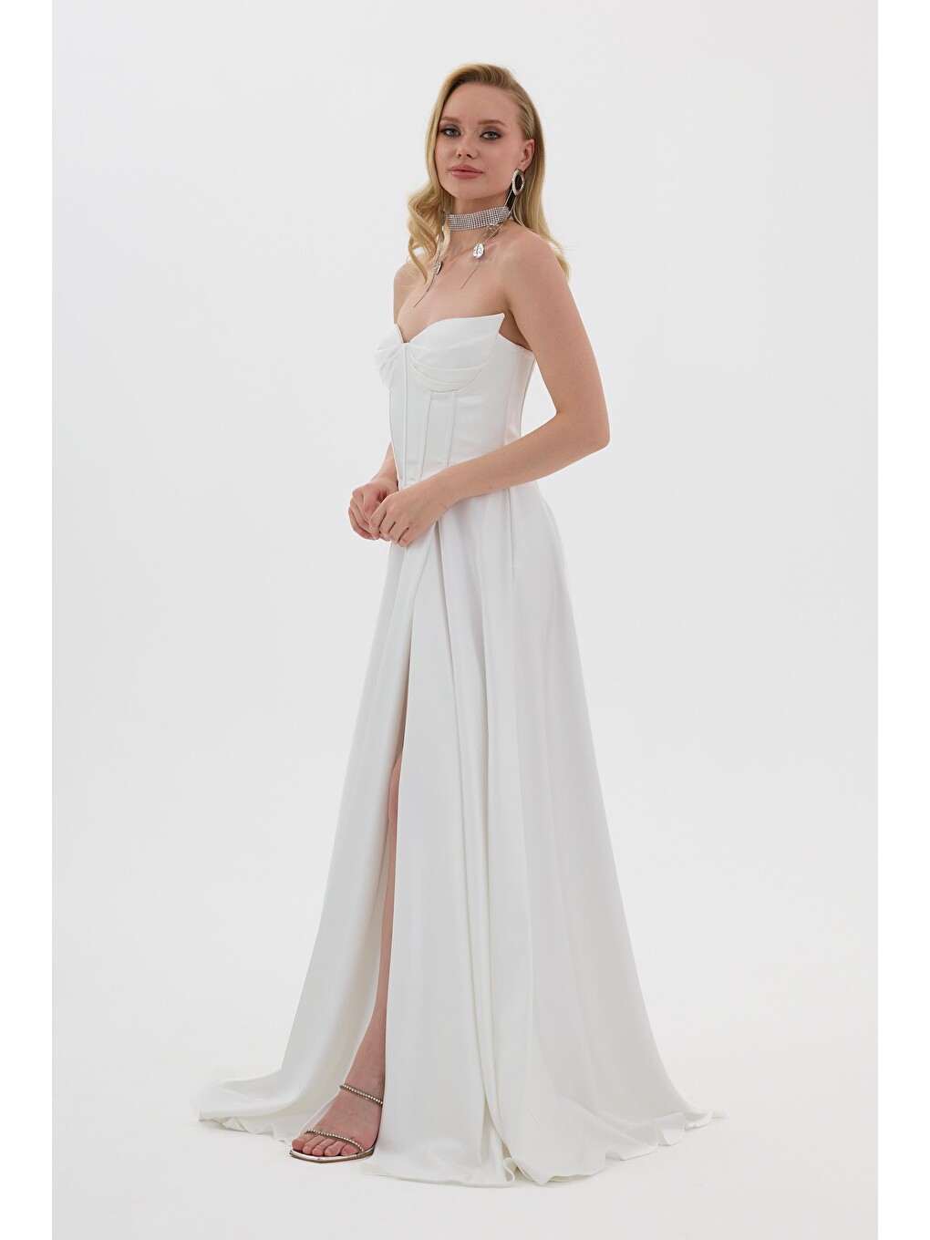 Beyaz Kedi Kulağı Yırtmaçlı Saten Nikah Elbisesi-3