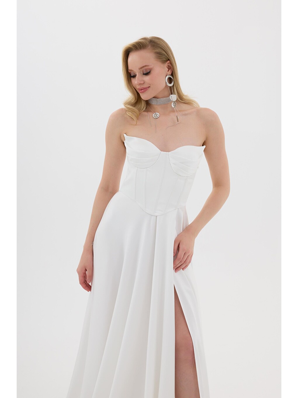 Beyaz Kedi Kulağı Yırtmaçlı Saten Nikah Elbisesi-4