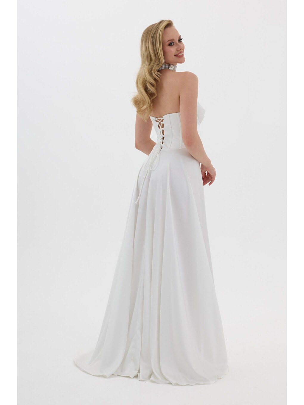 Beyaz Kedi Kulağı Yırtmaçlı Saten Nikah Elbisesi-5