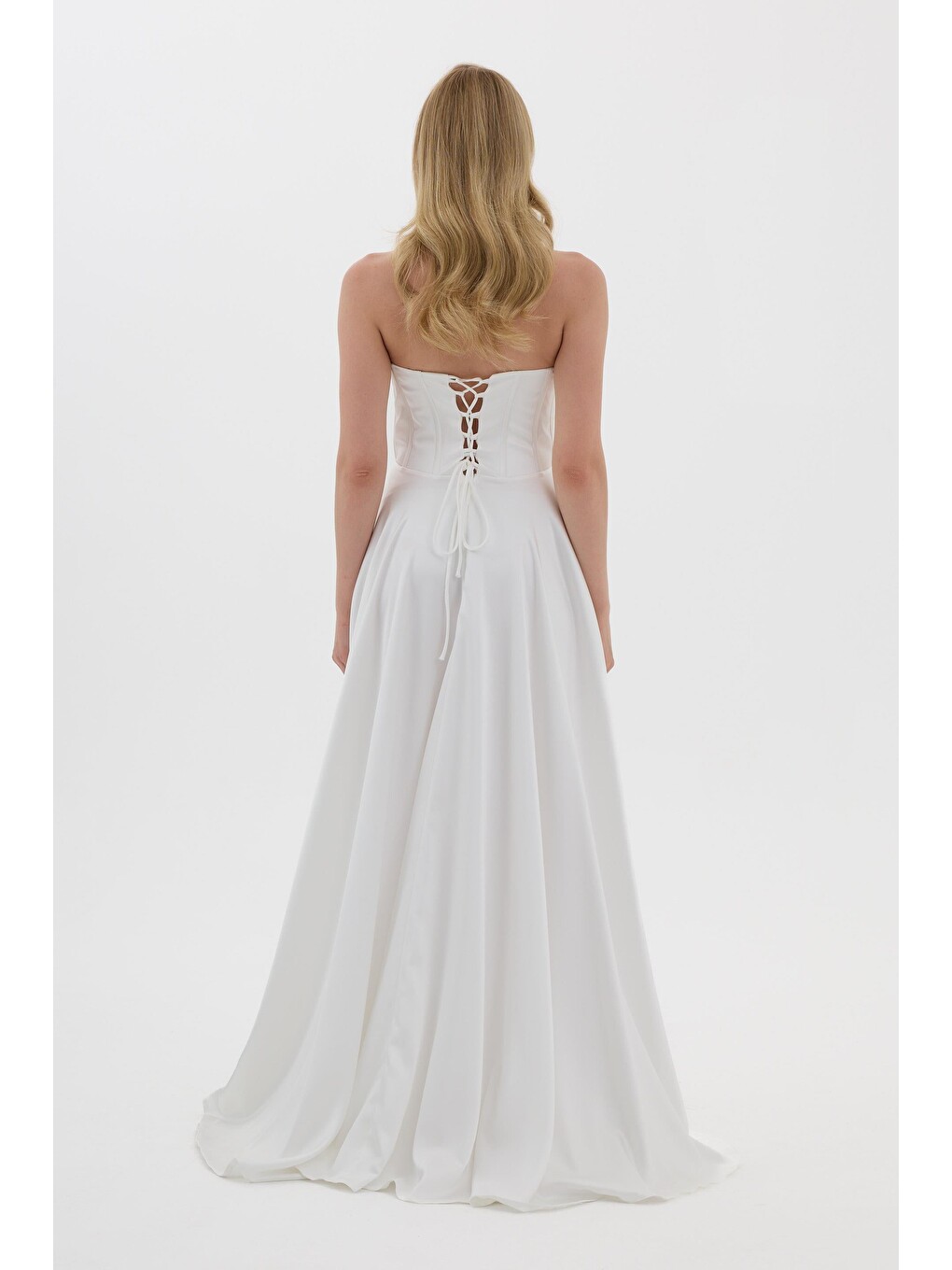 Beyaz Kedi Kulağı Yırtmaçlı Saten Nikah Elbisesi-6