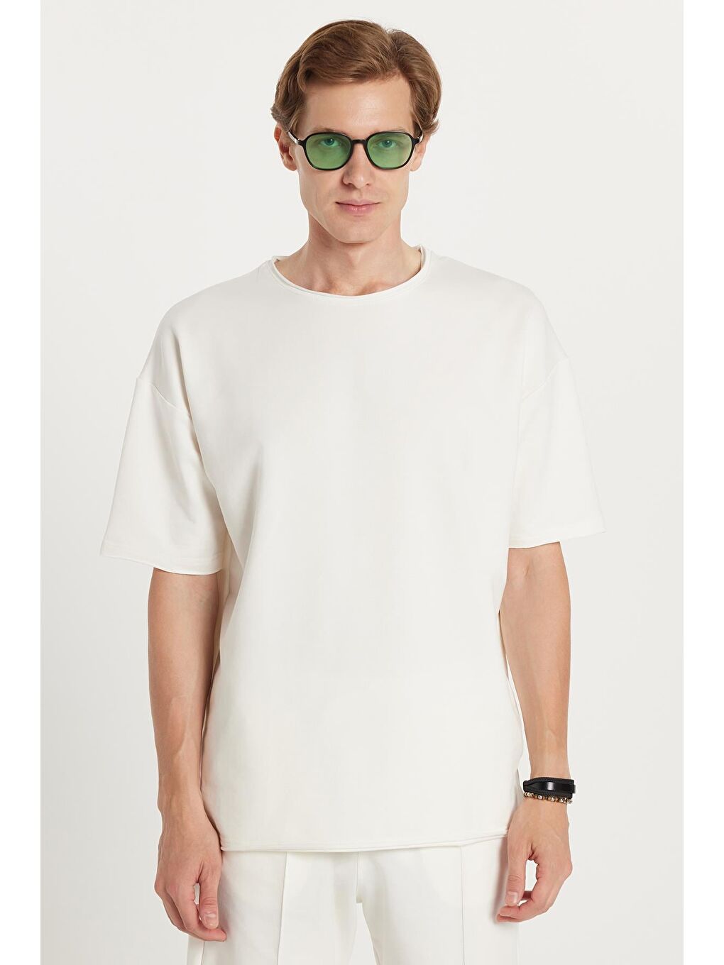 Erkek Oversize Geniş Kesim Bisiklet Yaka Gofre Kumaş Beli Bağcıklı Ekru Şort Takım