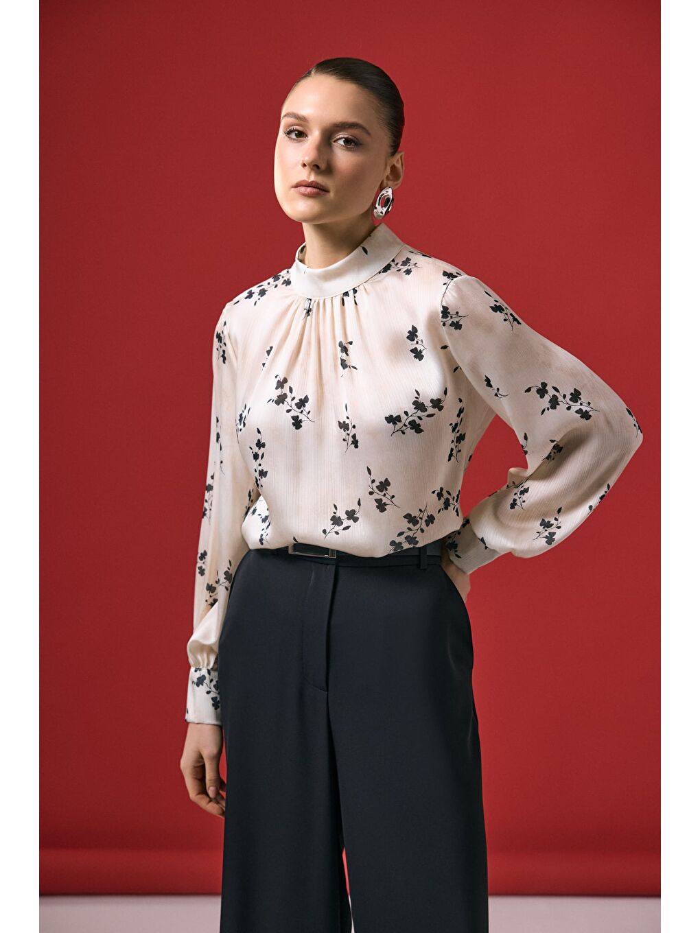 Çiçek Desenli Bluz - Siyah-1