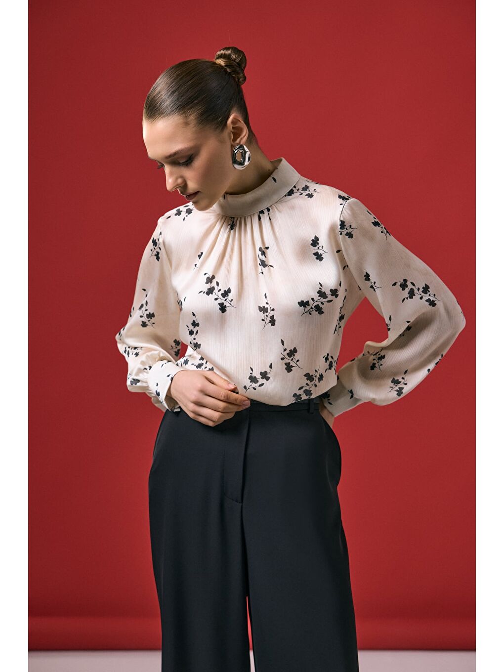 Çiçek Desenli Bluz - Siyah-3