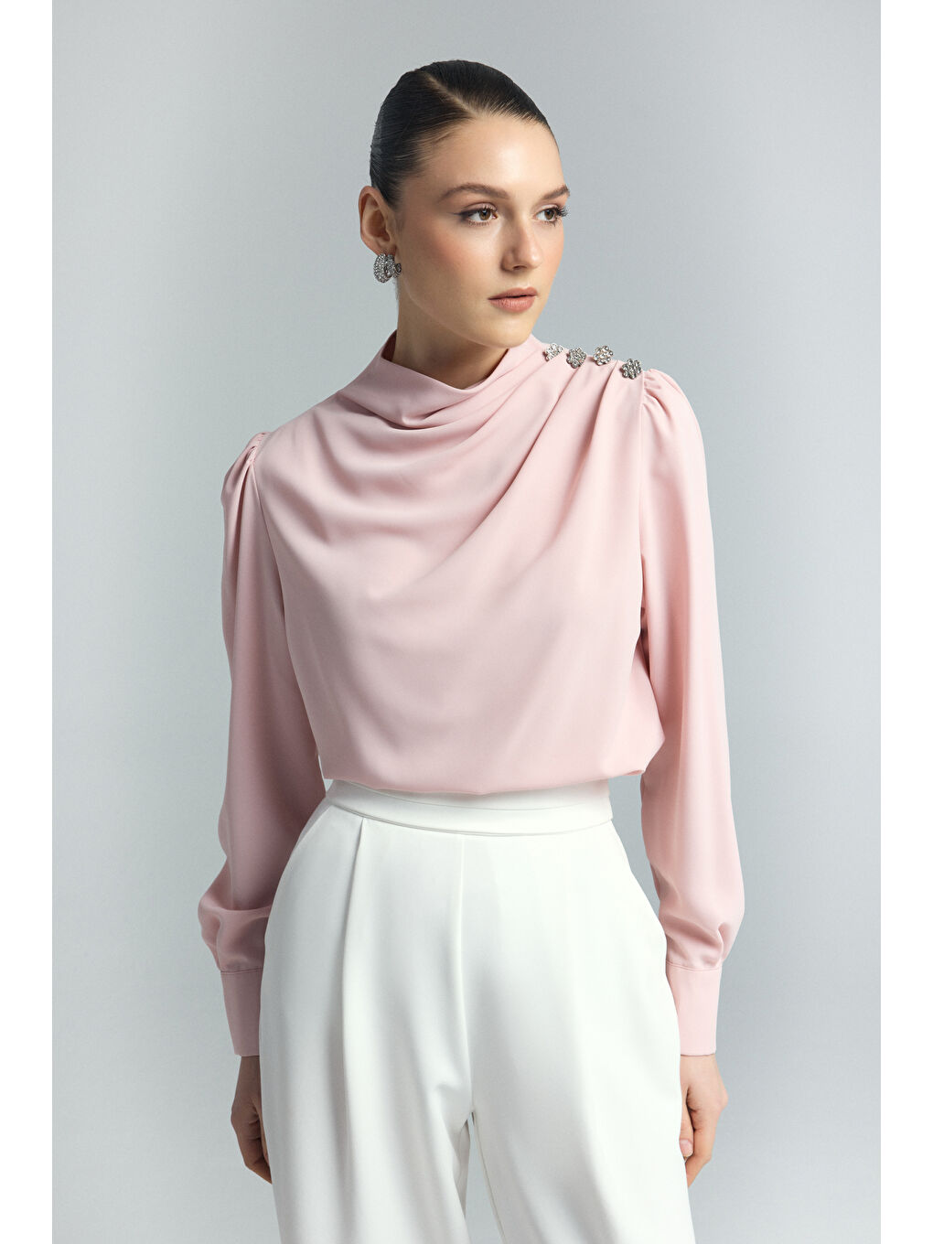 Pembe Düğmeleri Taş Detaylı Bluz - Pudra-2