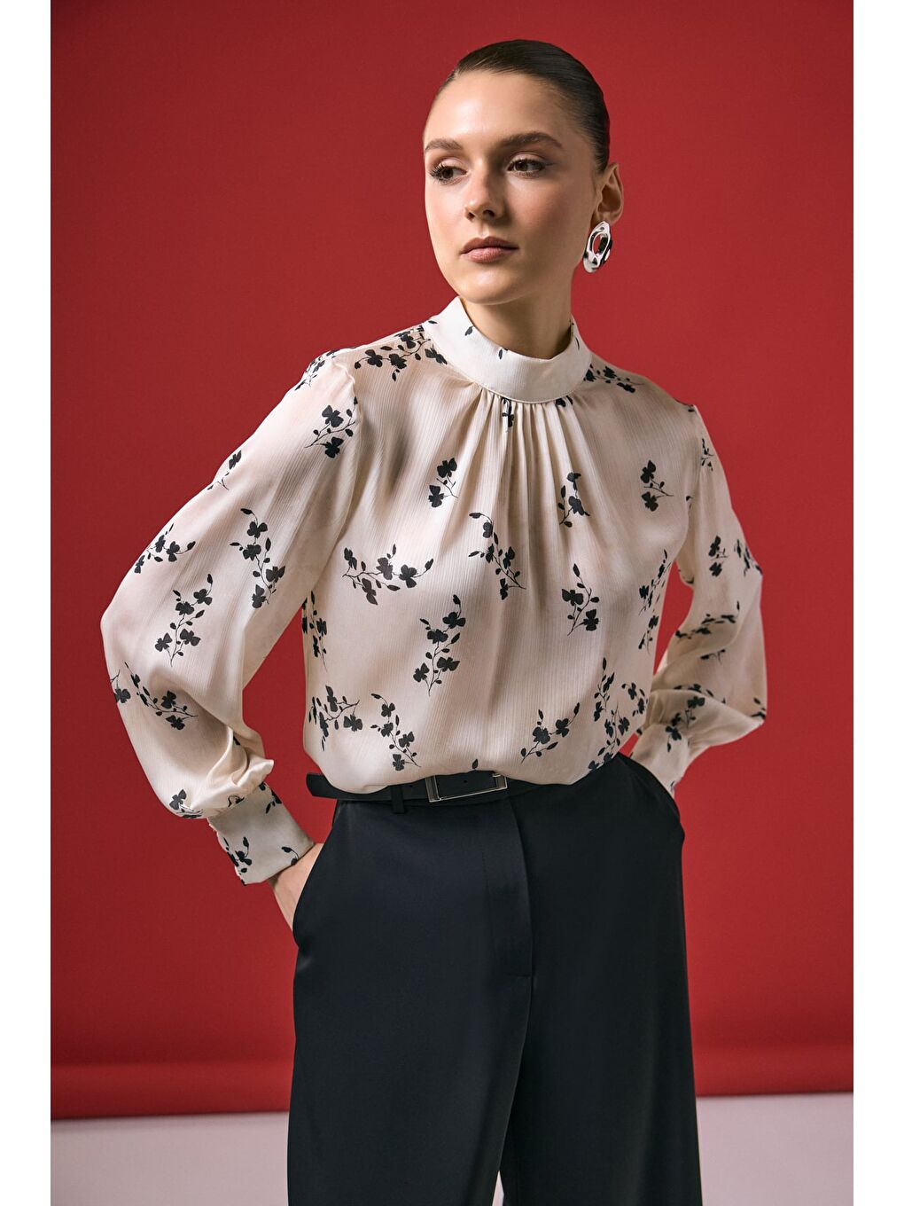 Çiçek Desenli Bluz - Siyah-4