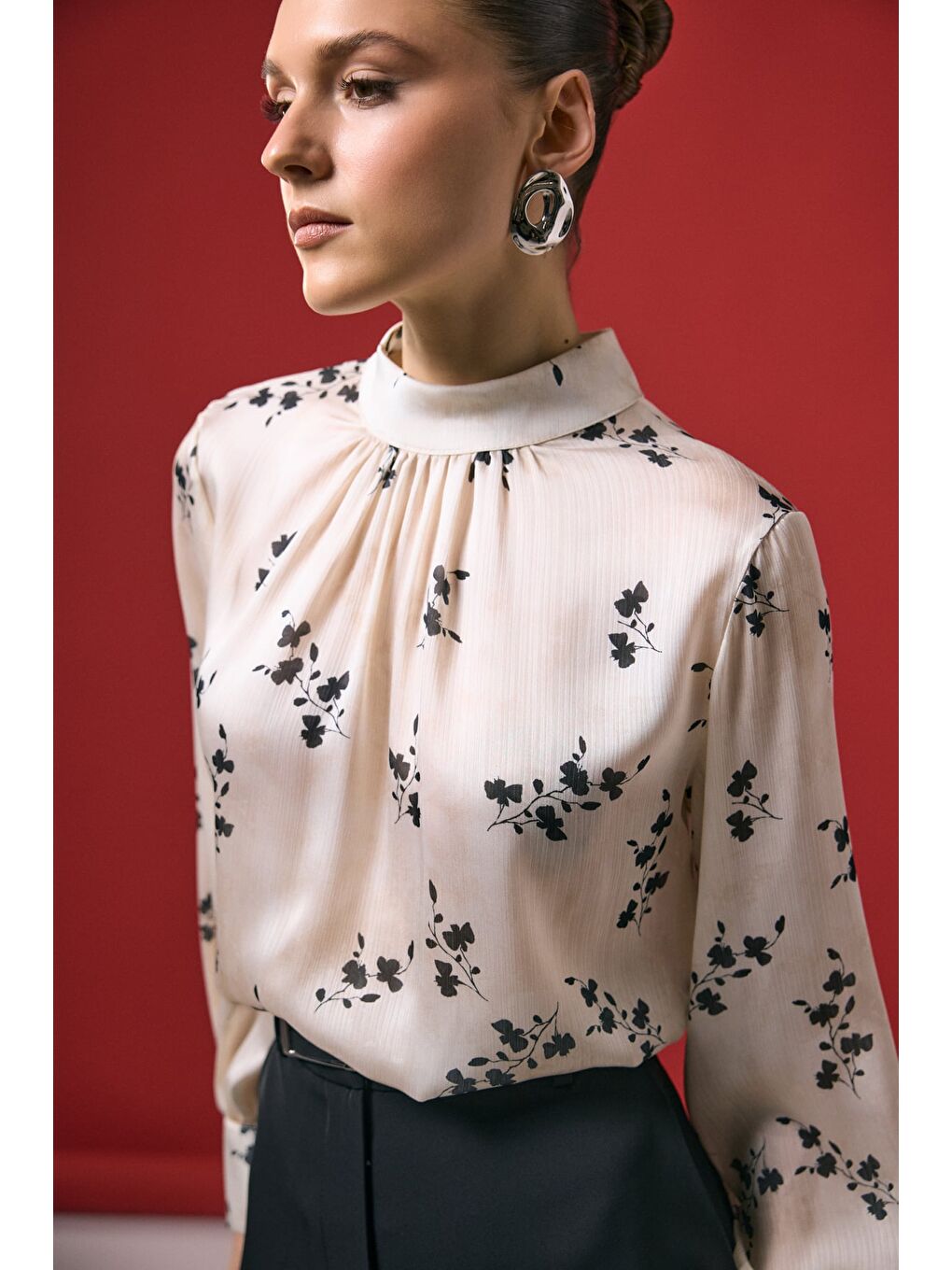 Çiçek Desenli Bluz - Siyah-5