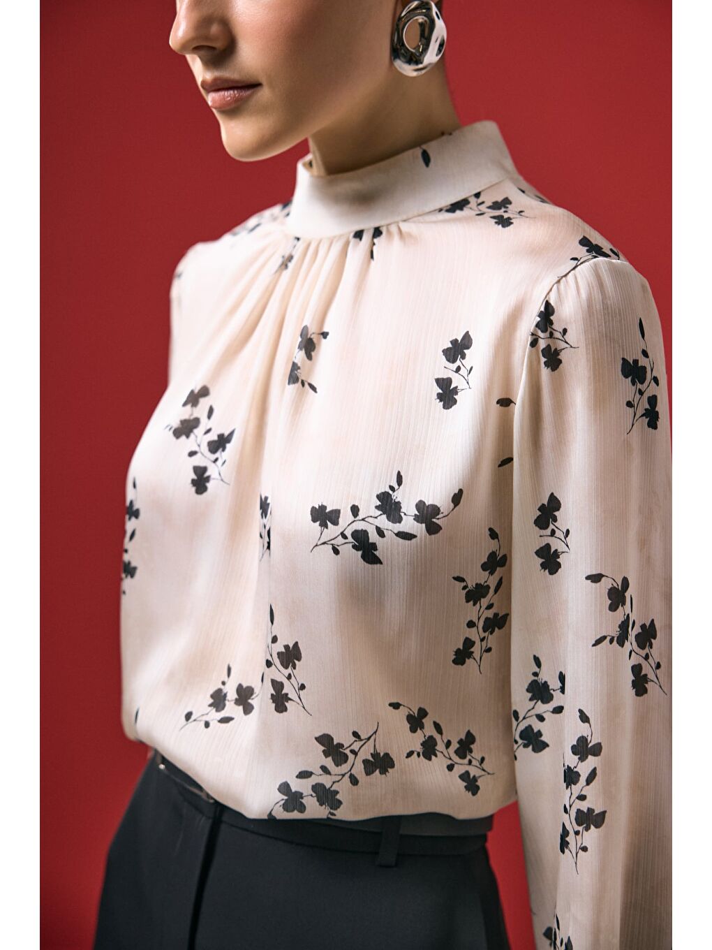 Çiçek Desenli Bluz - Siyah-6