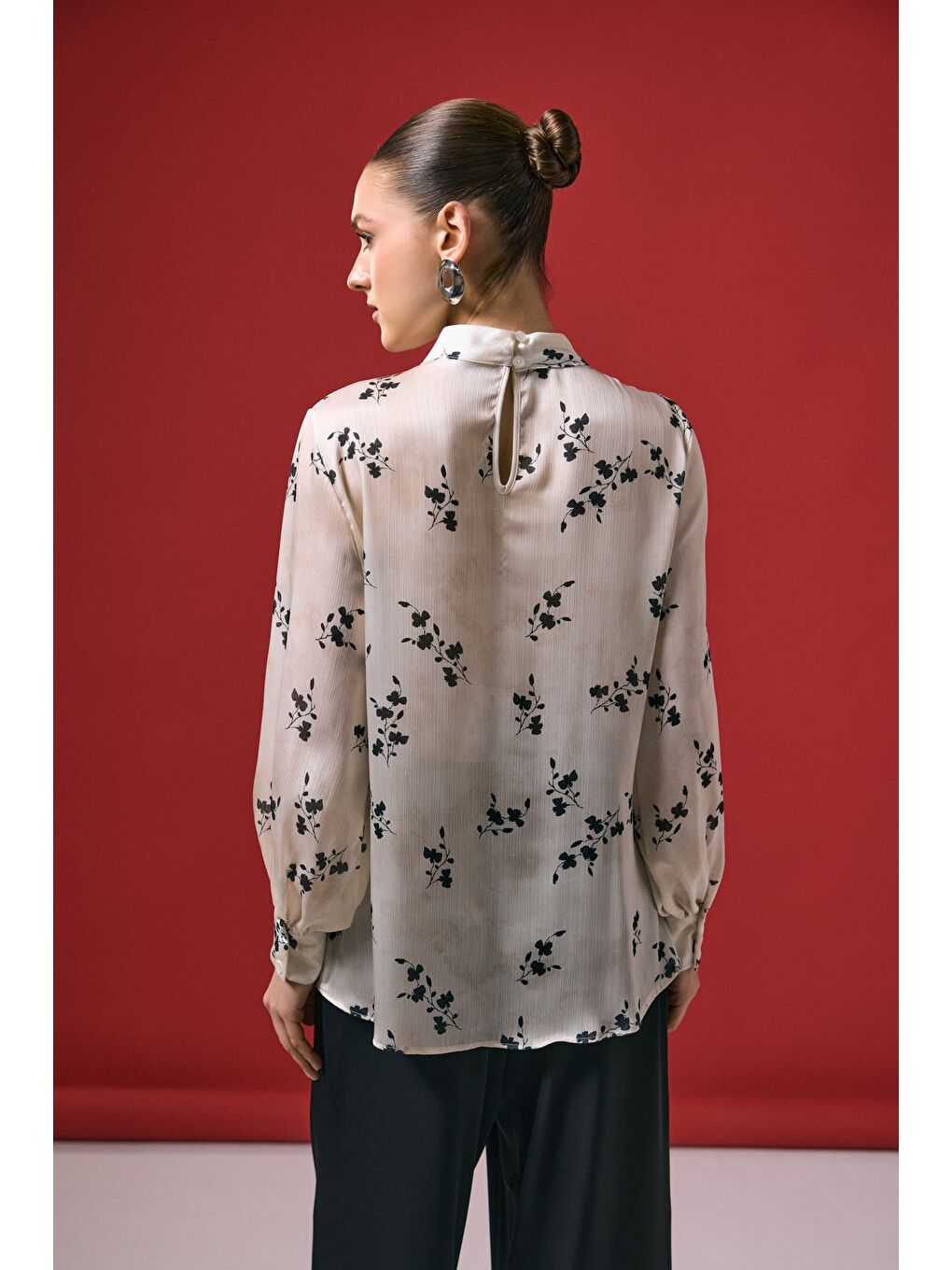 Çiçek Desenli Bluz - Siyah-7