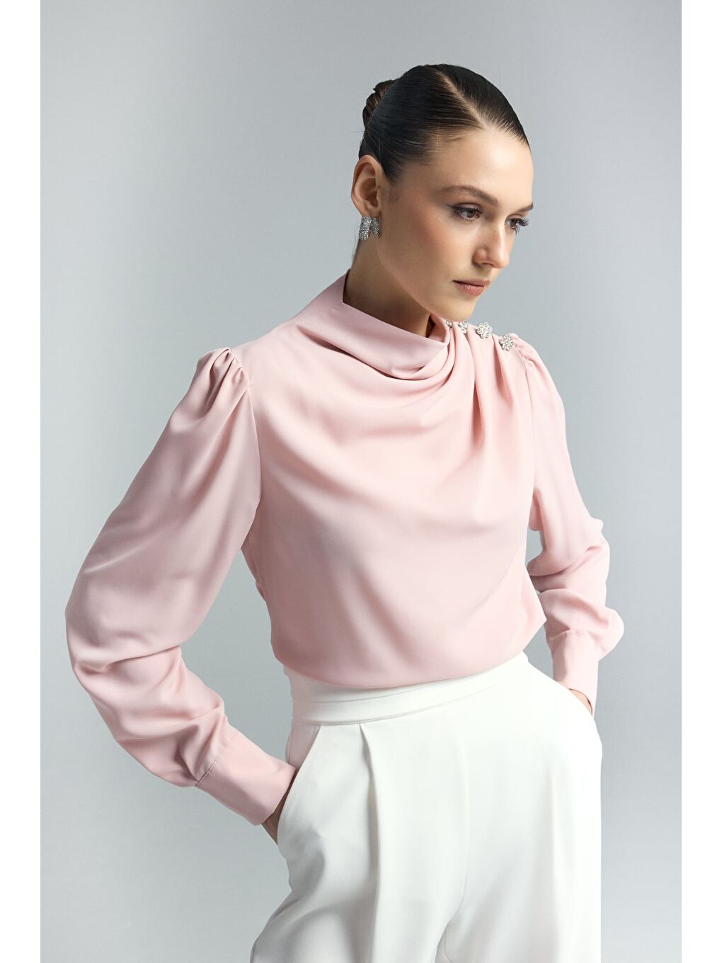 Pembe Düğmeleri Taş Detaylı Bluz - Pudra-4