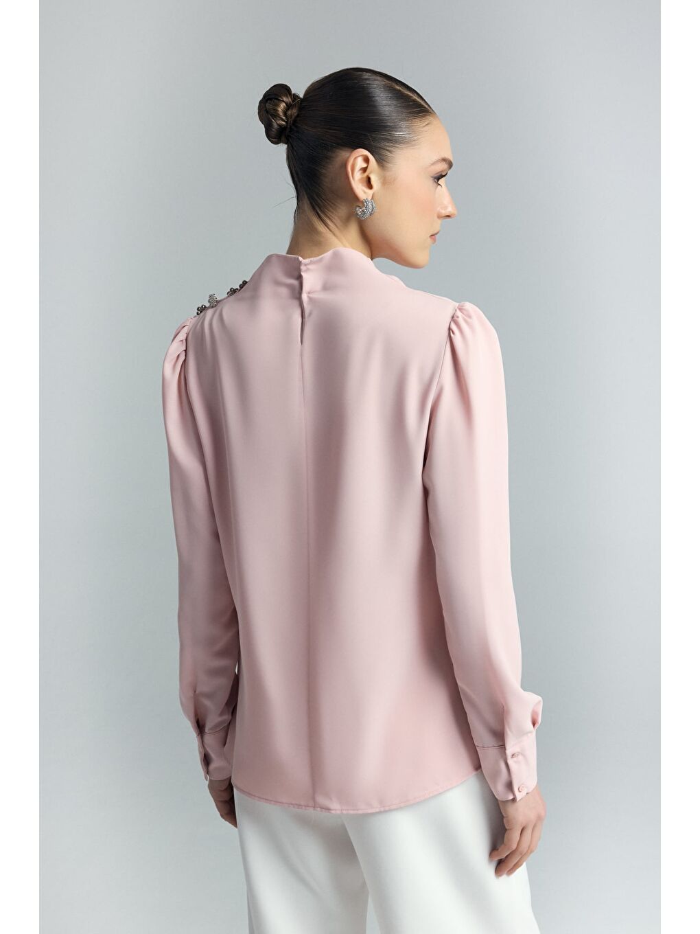 Pembe Düğmeleri Taş Detaylı Bluz - Pudra-7