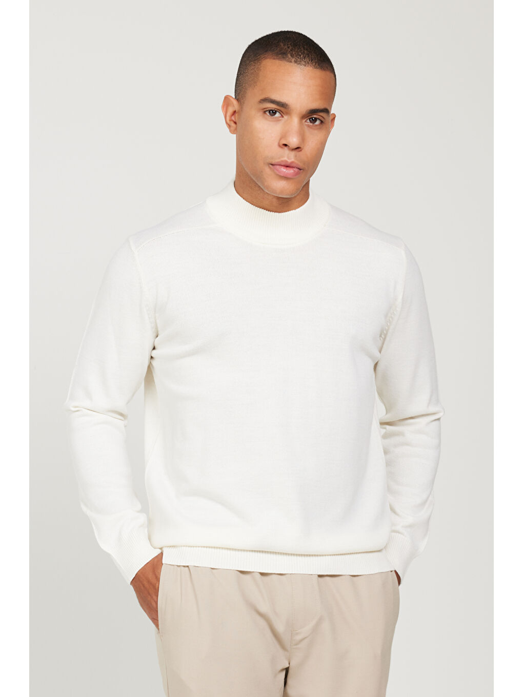 Erkek Ekru Standart Fit Normal Kesim Yarım Balıkçı Yaka Triko Kazak-3