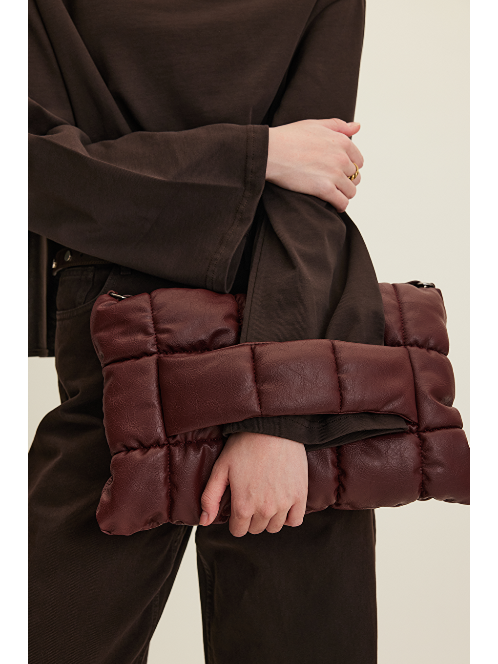 Kapıtone Deri Yumuşak Omuz Askılı Çanta Bordo-2