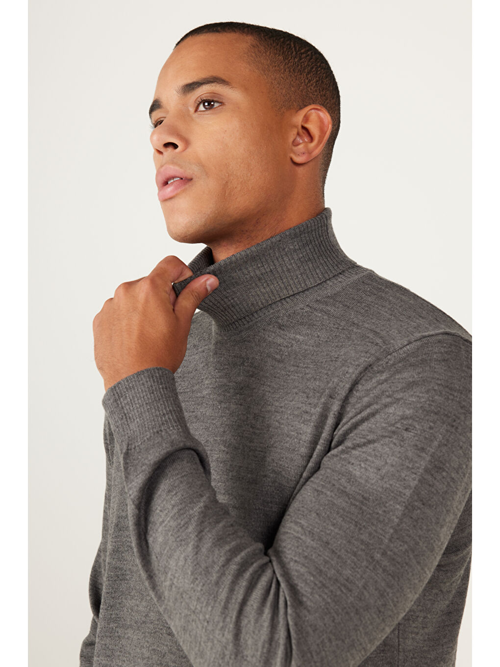 Erkek Gri Melanj Standart Fit Normal Kesim Tam Balıkçı Yaka Triko Kazak-4