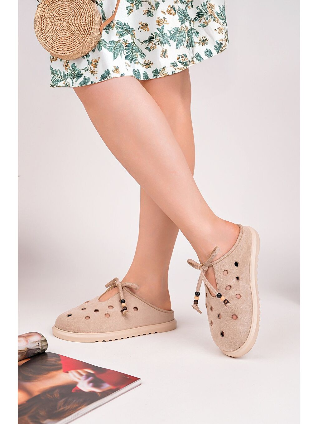Bej SHAMMY Süet Deri Delikli Bağcıklı Günlük Rahat Önü Kapalı Kadın Terlik-4