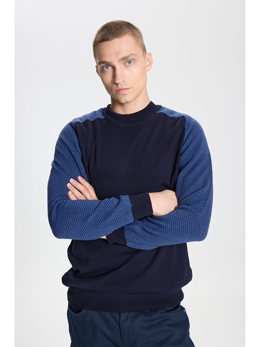 Erkek Lacivert Standart Fit Normal Kesim Yarım Balıkçı Yaka Jakarlı Triko Kazak-2