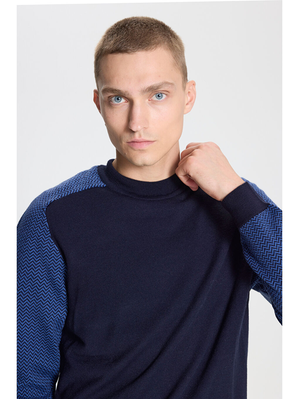 Erkek Lacivert Standart Fit Normal Kesim Yarım Balıkçı Yaka Jakarlı Triko Kazak-3