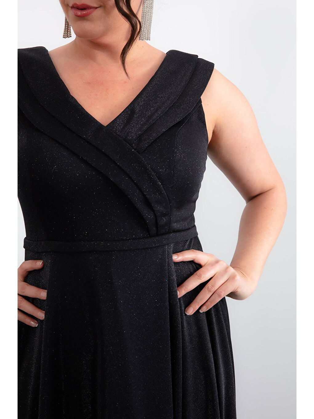 Kadın Siyah V Yaka Simli Kloş Büyük Beden Abiye Elbise-3