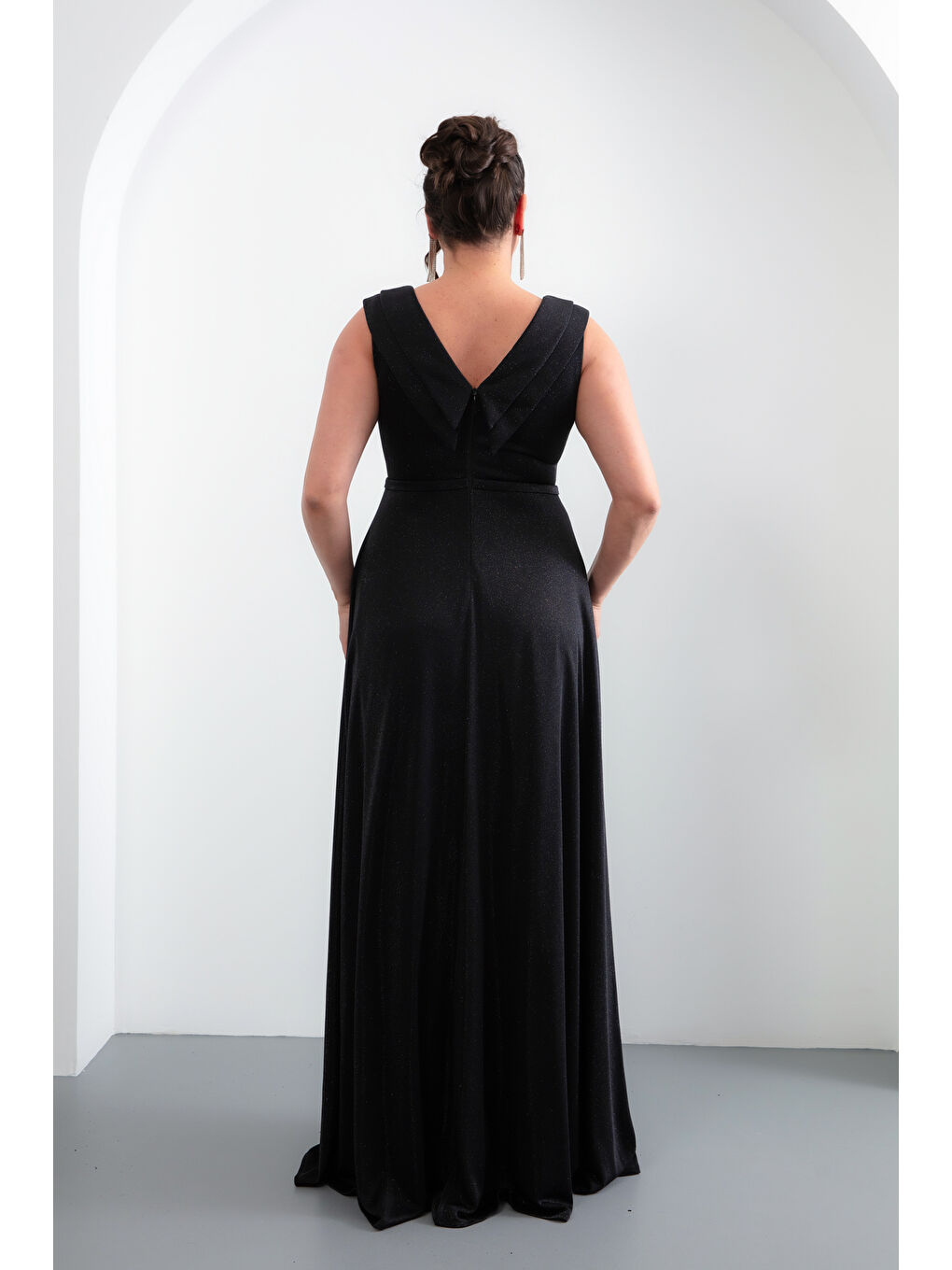 Kadın Siyah V Yaka Simli Kloş Büyük Beden Abiye Elbise-4