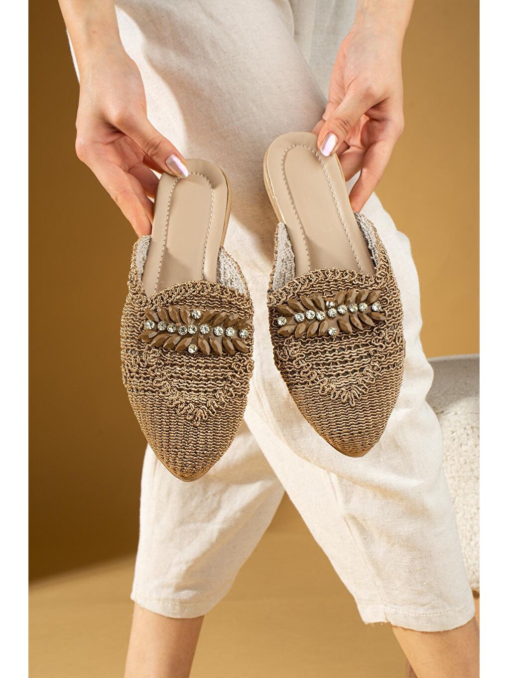 Bej Parlak Taşlı Dantel Örme Desenli Rahat Kalıp Kadın Terlik 001-2-24