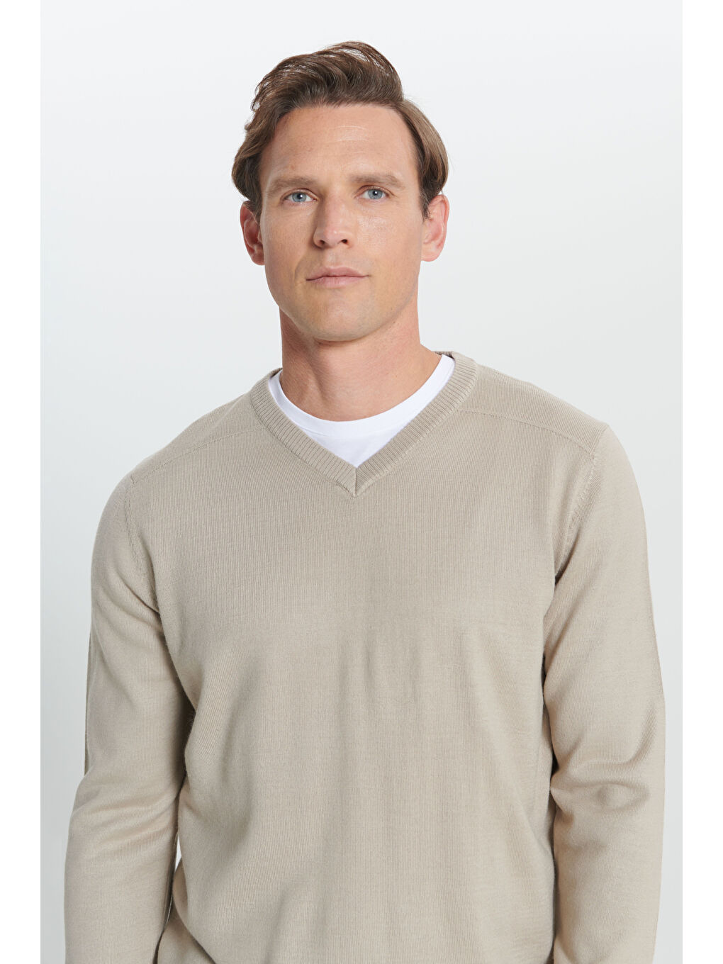Erkek Bej Standart Fit Normal Kesim V Yaka Triko Kazak-3