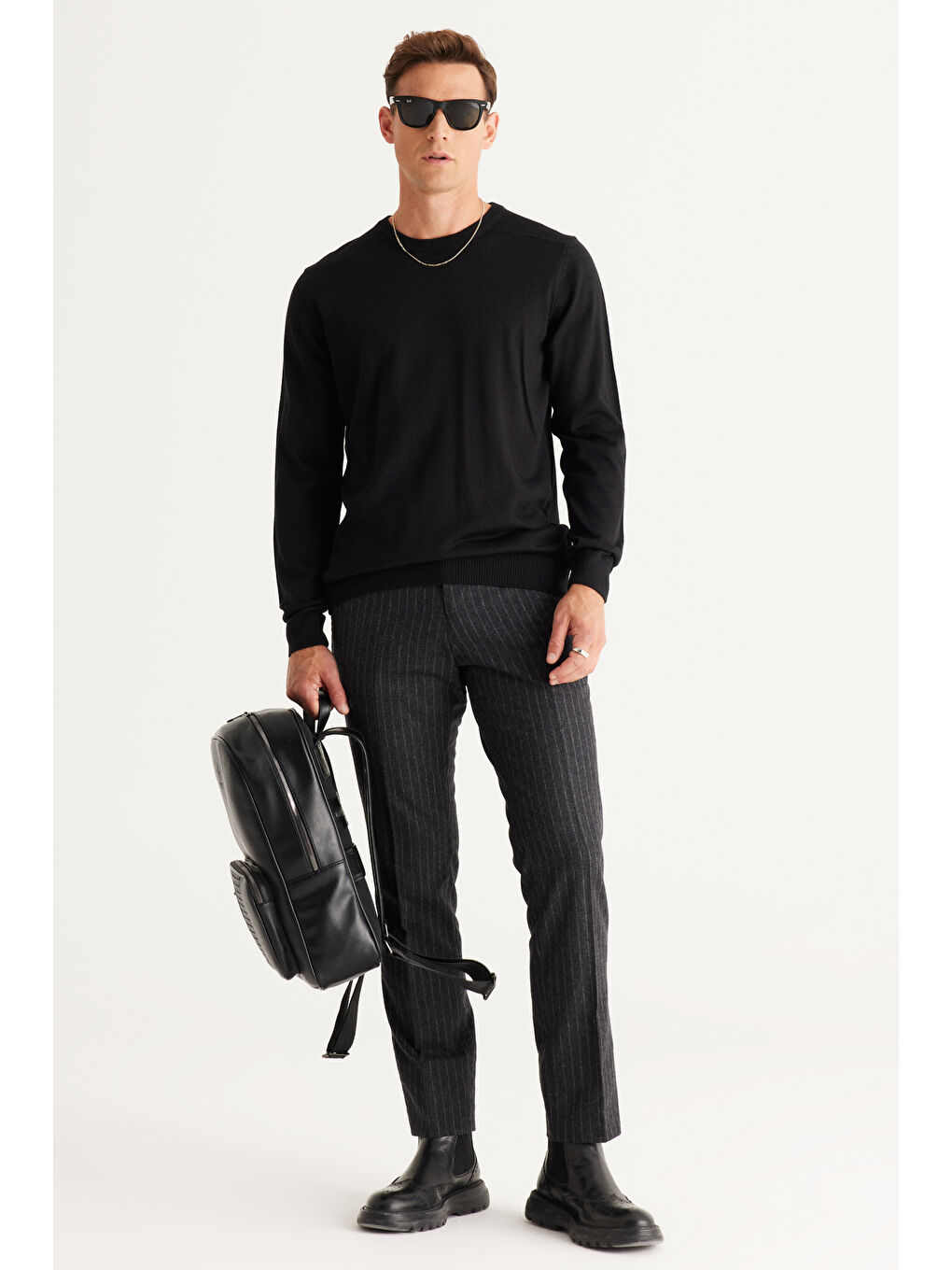 Erkek Siyah Standart Fit Normal Kesim Bisiklet Yaka Triko Kazak-1