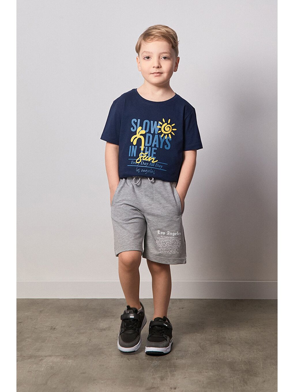 Gri Beli Lastikli Los Angeles Yazı Baskılı Erkek Çocuk Şort-1