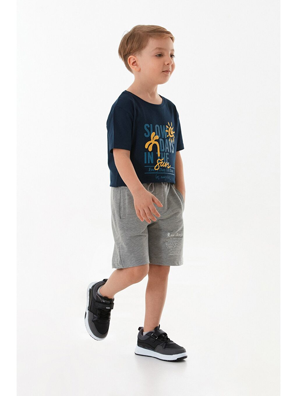 Gri Beli Lastikli Los Angeles Yazı Baskılı Erkek Çocuk Şort-3