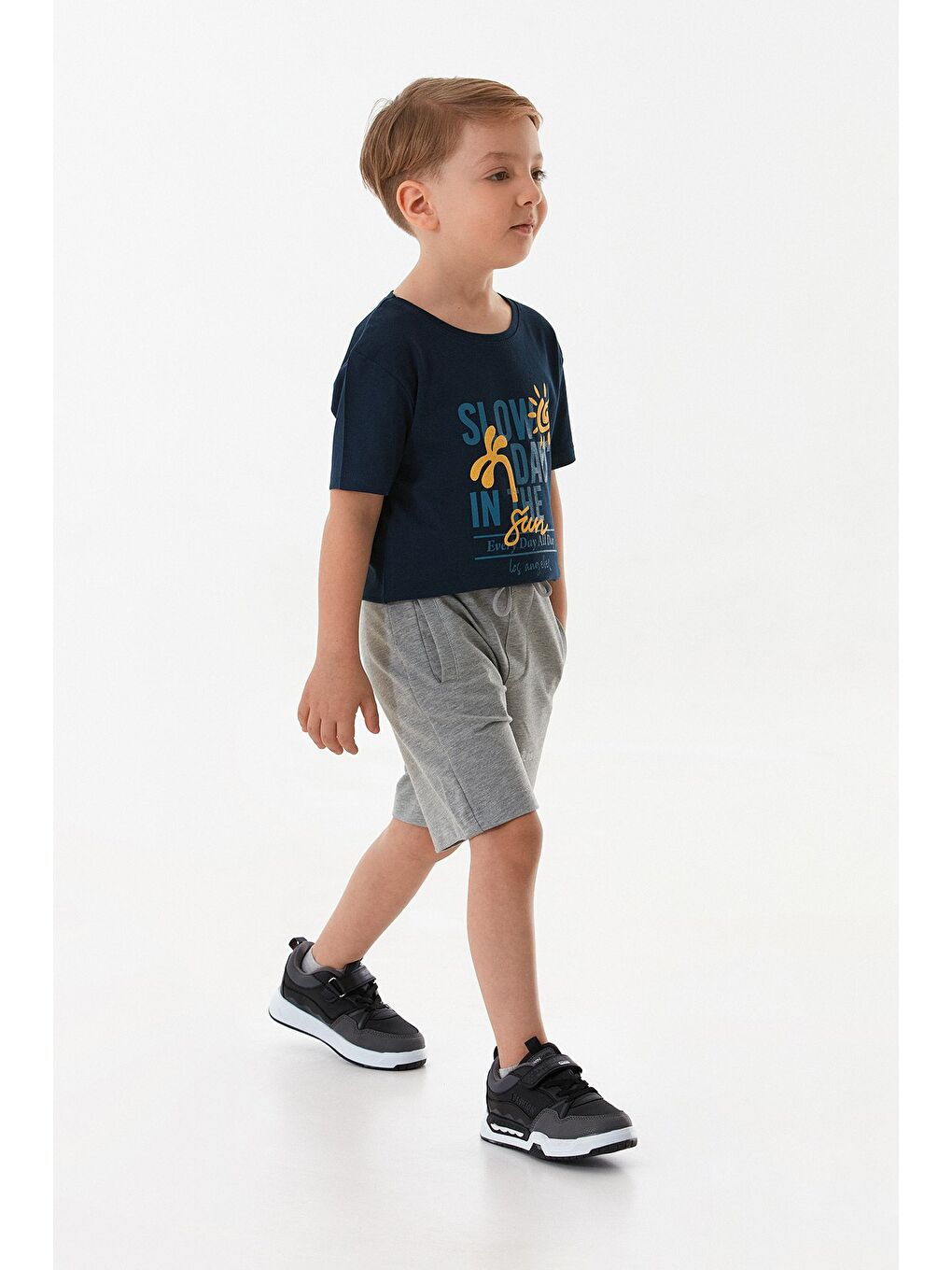 Gri Beli Lastikli Los Angeles Yazı Baskılı Erkek Çocuk Şort-4