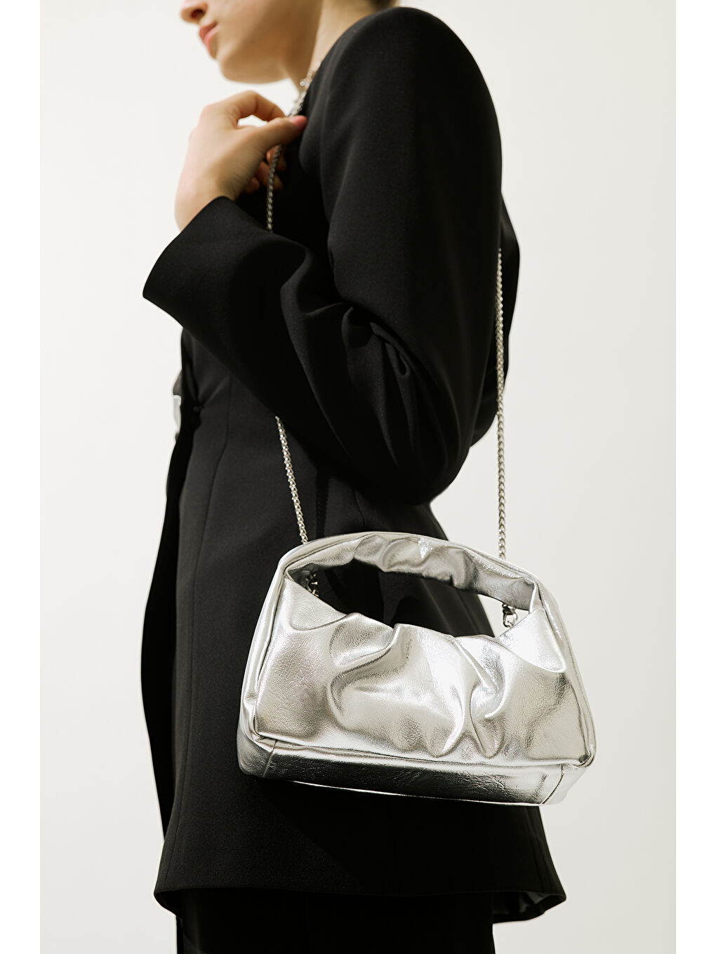 Gri Metal Görünümlü El Çantası Sılver-3
