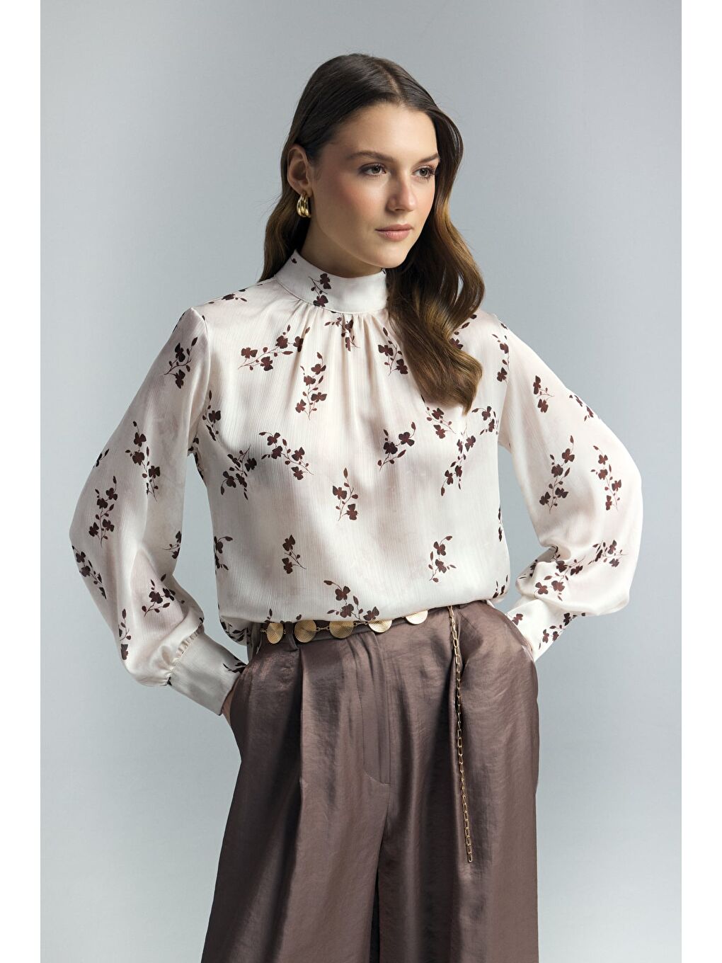 Kahverengi Çiçek Desenli Bluz - Kahve-2