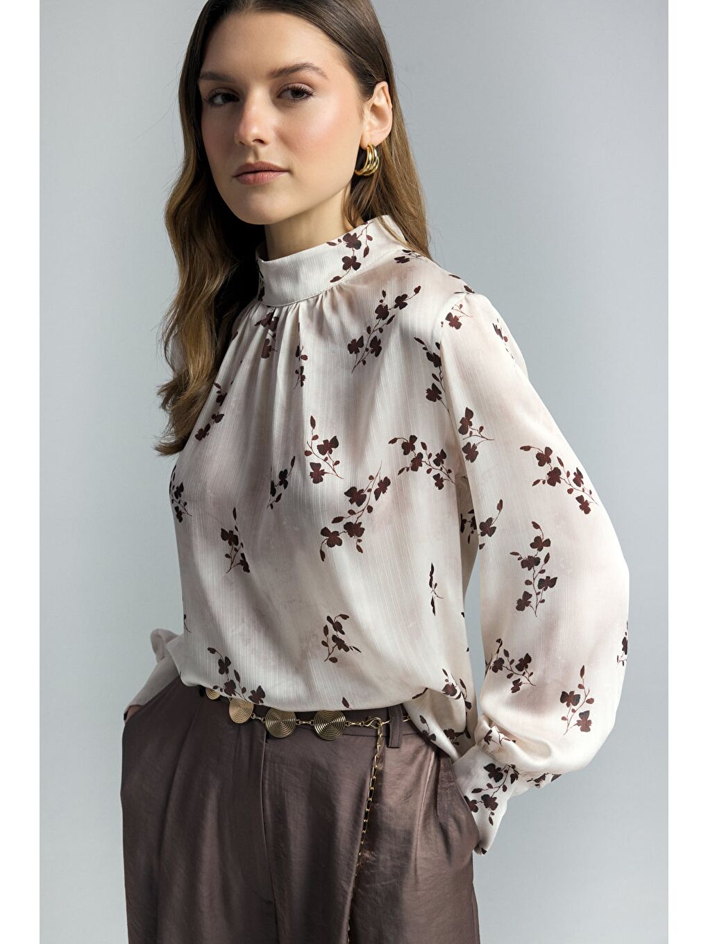 Kahverengi Çiçek Desenli Bluz - Kahve-4