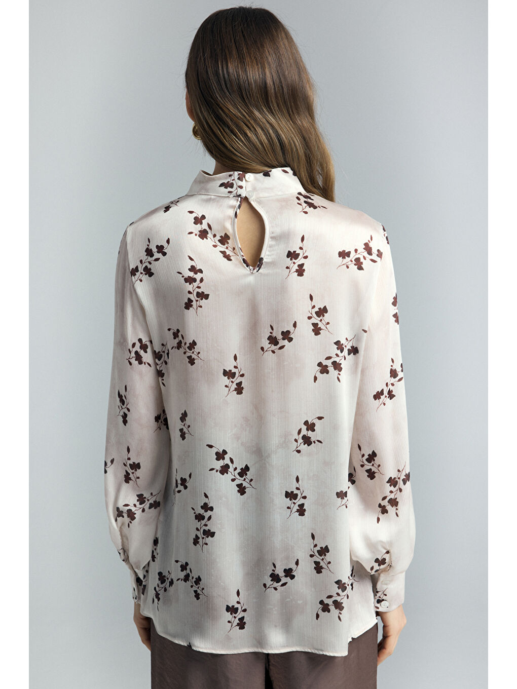Kahverengi Çiçek Desenli Bluz - Kahve-6